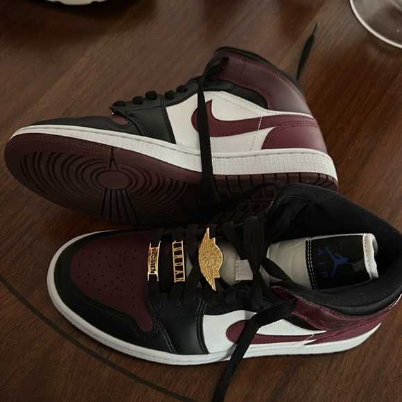 Air Jordan 1 Mid Beetroot Gold Pendants - Picture 2 of 6